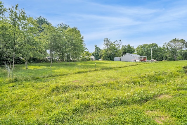 view of yard featuring a rural view