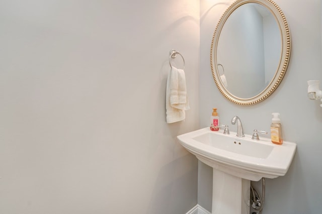 bathroom featuring sink