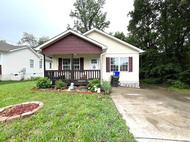 609 Charles St, Dalton, GA 30720 - view of front facade featuring a porch and a front yard