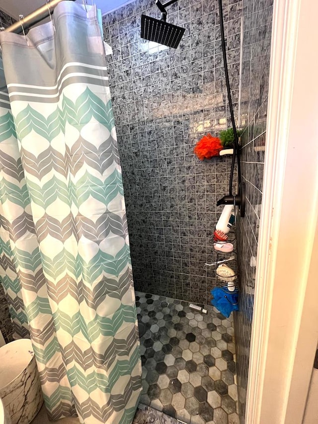 609 Charles St, Dalton, GA 30720 - bathroom with tiled shower