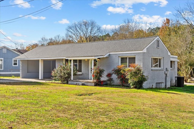 ranch-style house featuring cooling unit, a front yard, and covered porch