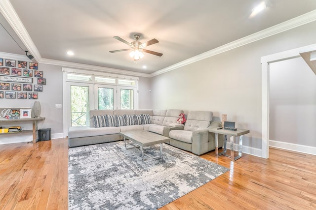 living room featuring hardwood / wood-style floors, crown molding, and ceiling fan