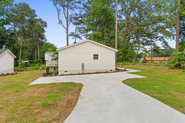 500 Woodland Dr, Dalton, GA 30721 - view of property exterior with a lawn, crawl space, and concrete driveway