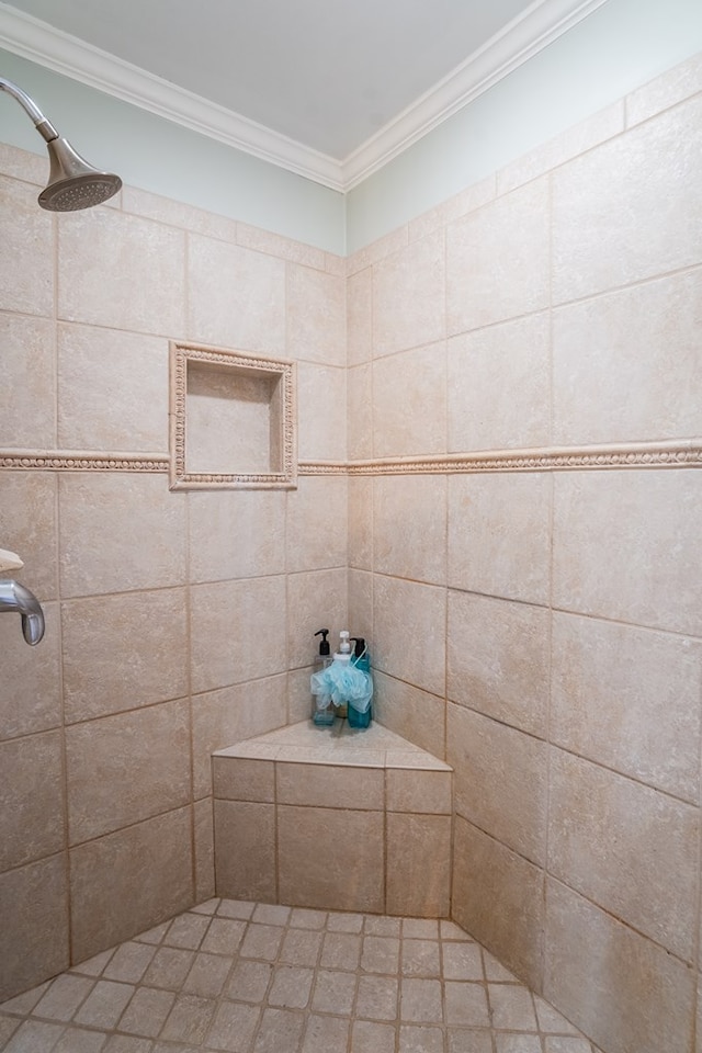 bathroom featuring crown molding and tiled shower