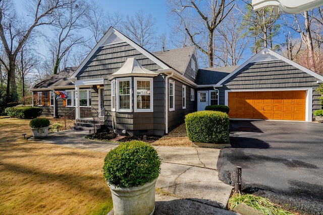 816 Dogwood Ln, Dalton, GA 30720 - view of front facade featuring driveway, a garage, and roof with shingles