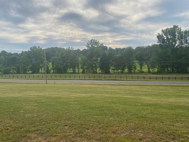 view of yard featuring a rural view