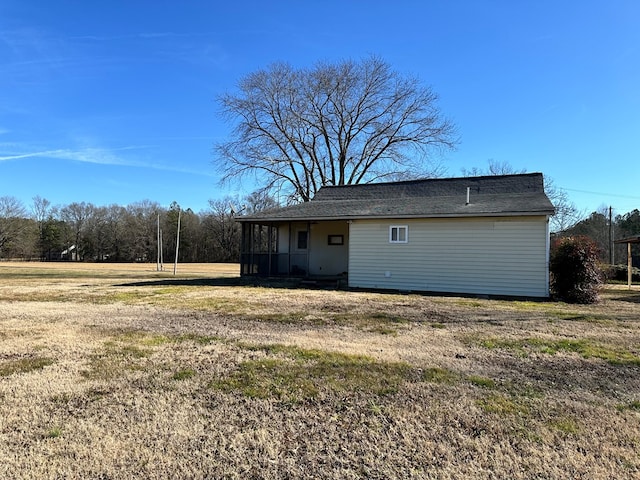 back of house featuring a lawn