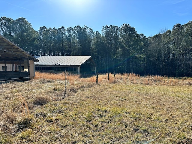 view of yard with an outdoor structure