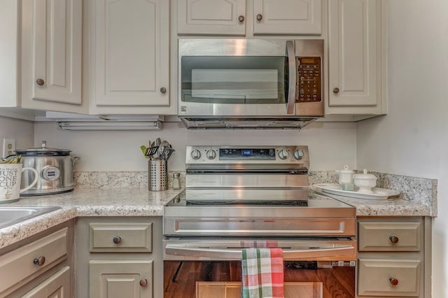 1962 Meadowbrook Cir, Dalton, GA 30720 - kitchen featuring appliances with stainless steel finishes and light countertops