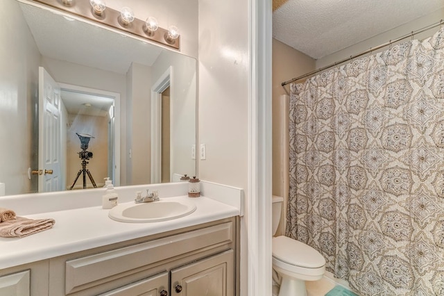 1962 Meadowbrook Cir, Dalton, GA 30720 - full bathroom featuring vanity, a textured ceiling, and curtained shower