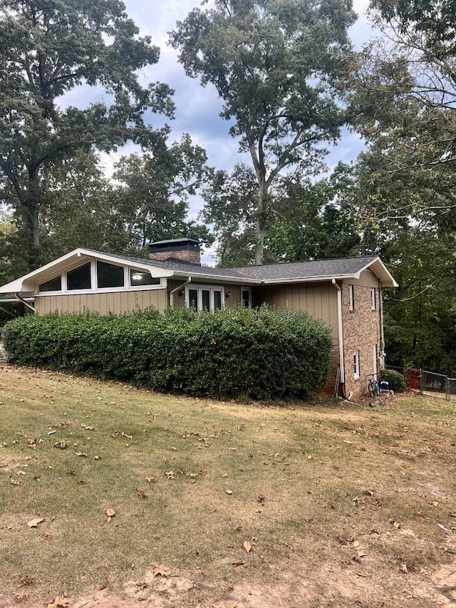exterior space featuring a front lawn