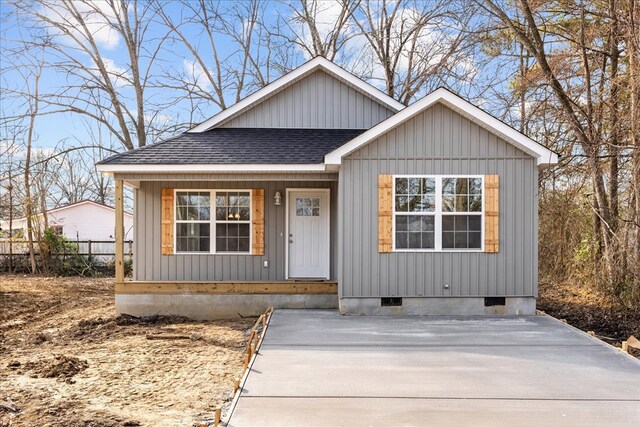 519 Abigail St, Dalton, GA 30721 - view of front of home featuring roof with shingles, a porch, and crawl space