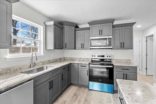 519 Abigail St, Dalton, GA 30721 - kitchen with stainless steel appliances, a sink, light wood finished floors, gray cabinets, and recessed lighting
