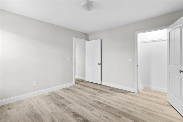 519 Abigail St, Dalton, GA 30721 - unfurnished bedroom featuring baseboards, light wood-style floors, and a closet