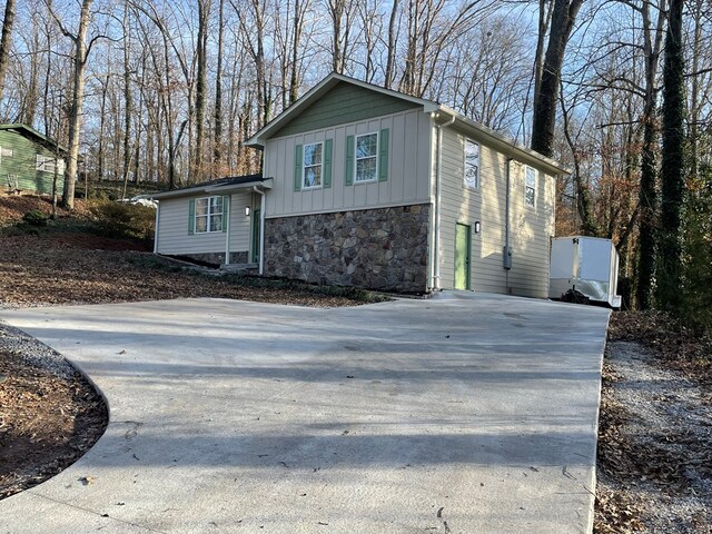 view of front of property