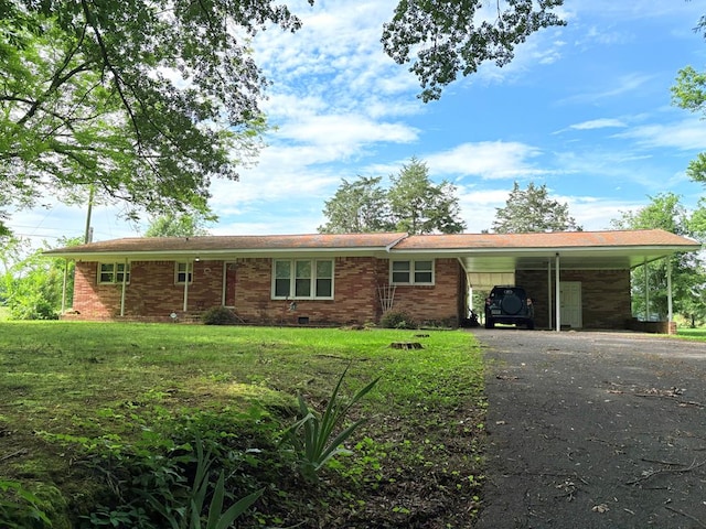 ranch-style house featuring driveway, a front lawn, and a carport