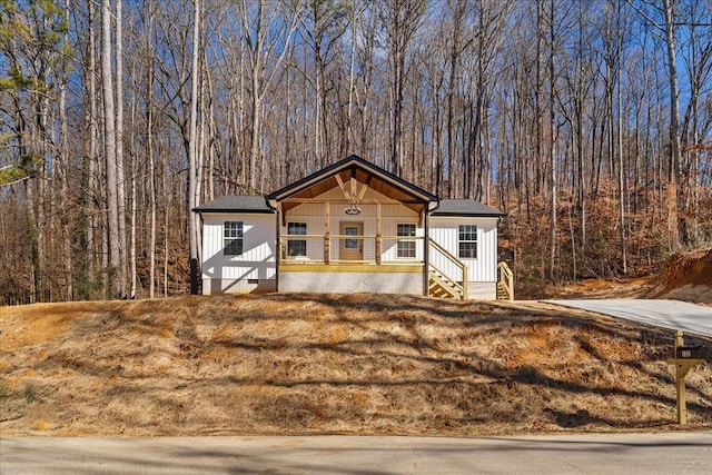 view of front of home featuring a porch