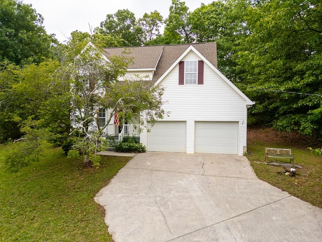 639 Mount View Dr, Tunnel Hill, GA 30755 - traditional-style home featuring driveway, a shingled roof, an attached garage, and a front yard