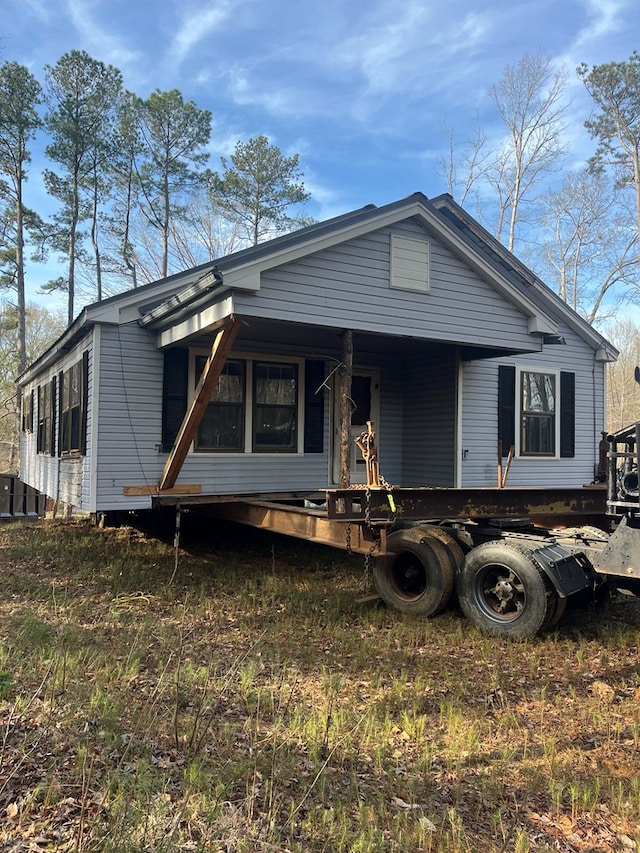 view of front of property with covered porch