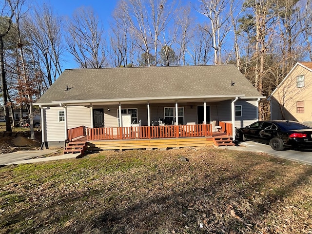 view of front facade with covered porch and a front yard