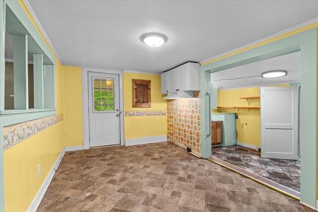 1098 Mount Vernon Rd, Tunnel Hill, GA 30755 - foyer entrance with baseboards