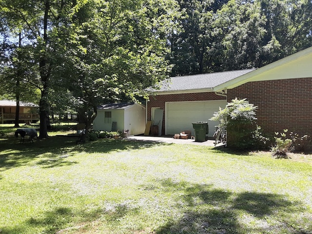 view of yard with a garage