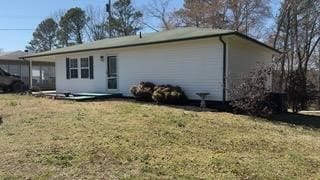 back of house featuring a lawn