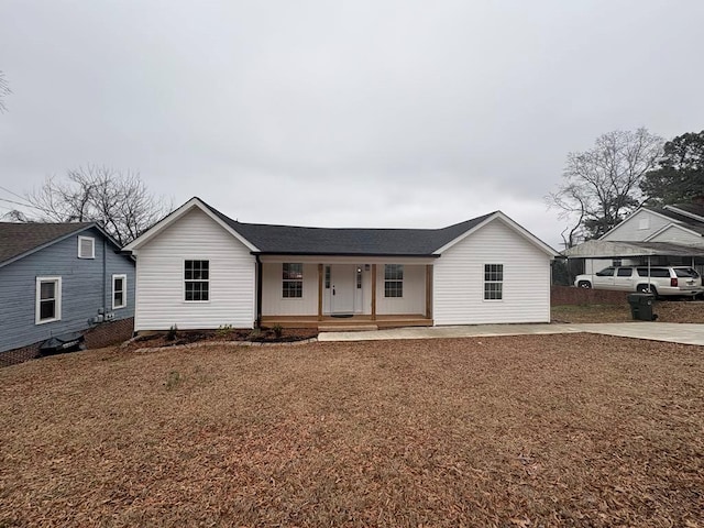 ranch-style home featuring covered porch