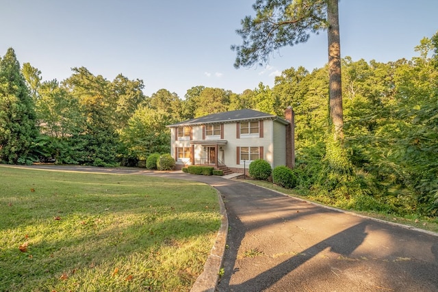 view of front of home with a front lawn