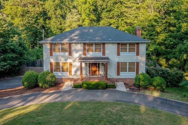 view of front of house with a front yard and covered porch