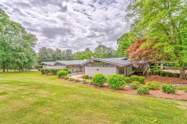 1301 Morton Dr, Dalton, GA 30720 - view of side of home with a lawn