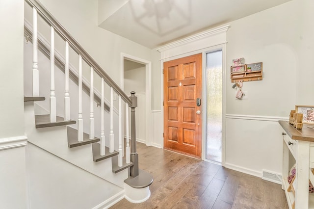 432 Castle Rd, Dalton, GA 30720 - foyer entrance with hardwood / wood-style flooring