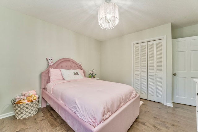 432 Castle Rd, Dalton, GA 30720 - bedroom with a closet, a textured ceiling, light hardwood / wood-style flooring, and a notable chandelier