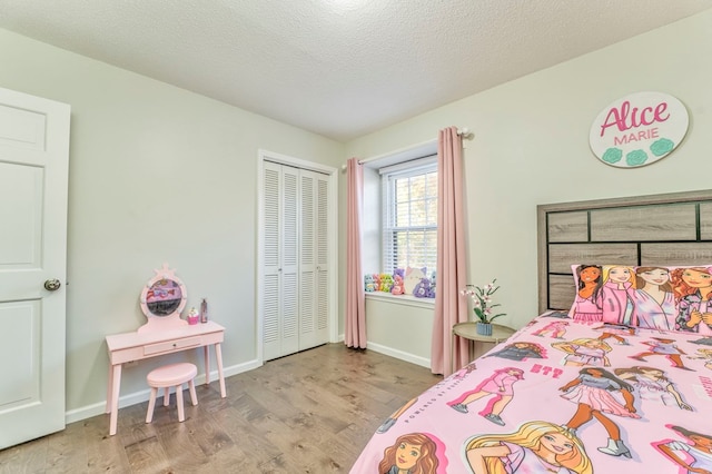 432 Castle Rd, Dalton, GA 30720 - bedroom featuring a closet, a textured ceiling, and light wood-type flooring