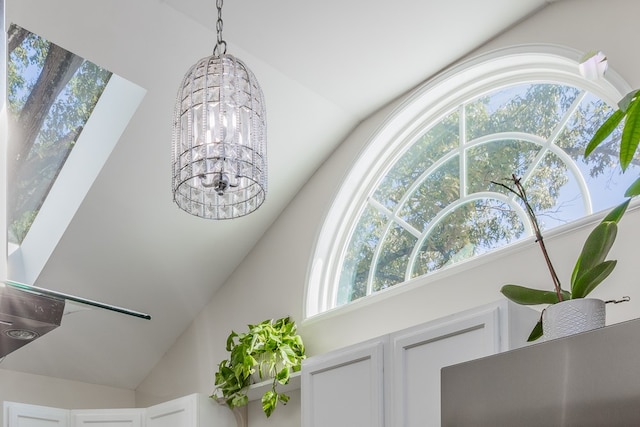 room details featuring a chandelier