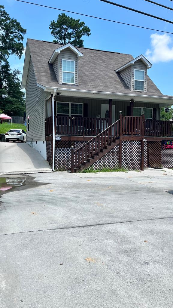 825 Martin Luther King Jr Blvd, Dalton, GA 30721 - view of front of property featuring a porch and crawl space