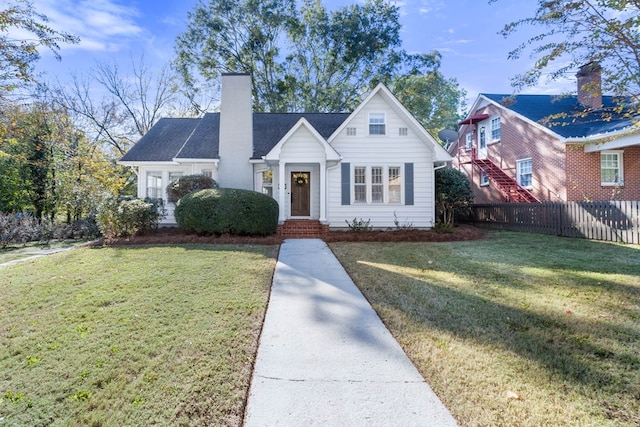 view of front of home featuring a front yard