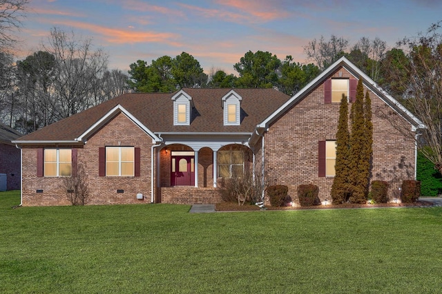 view of front of property featuring a porch and a yard