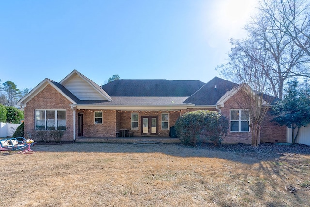 view of front of home featuring a front yard