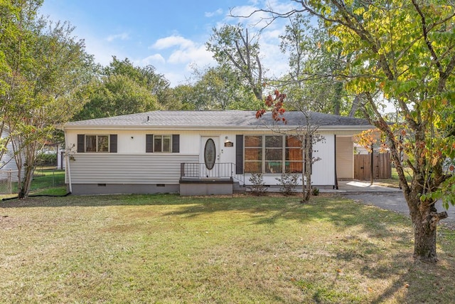 single story home with a front yard