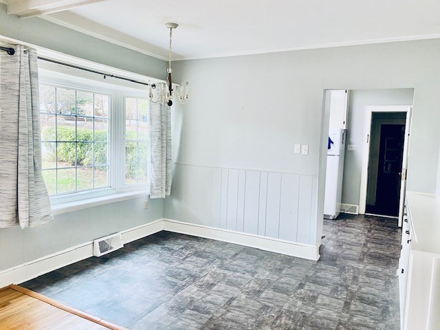 spare room with a chandelier