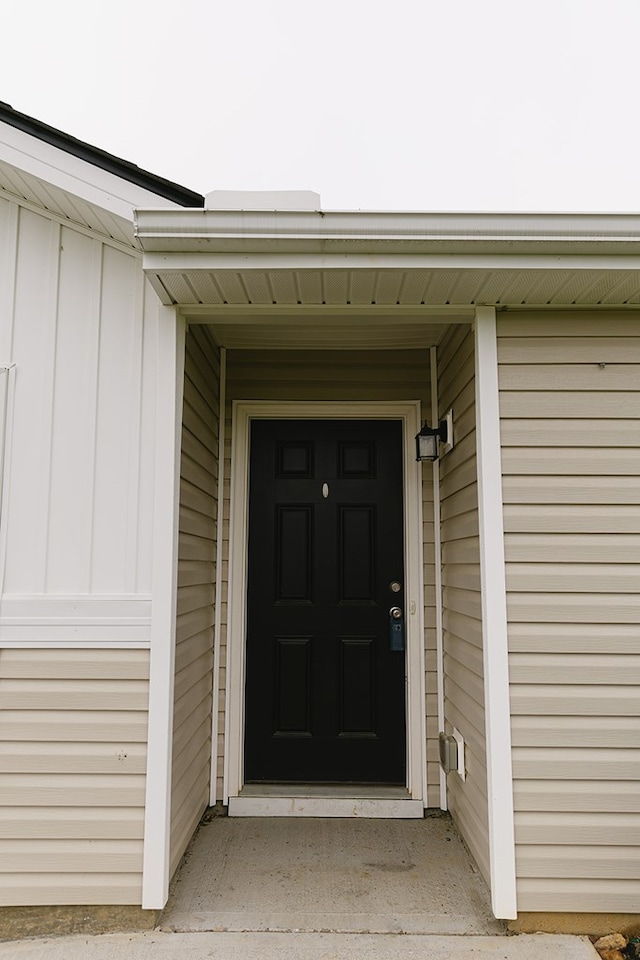 283 Parkland Way, Chatsworth, GA 30705 - entrance to property with board and batten siding