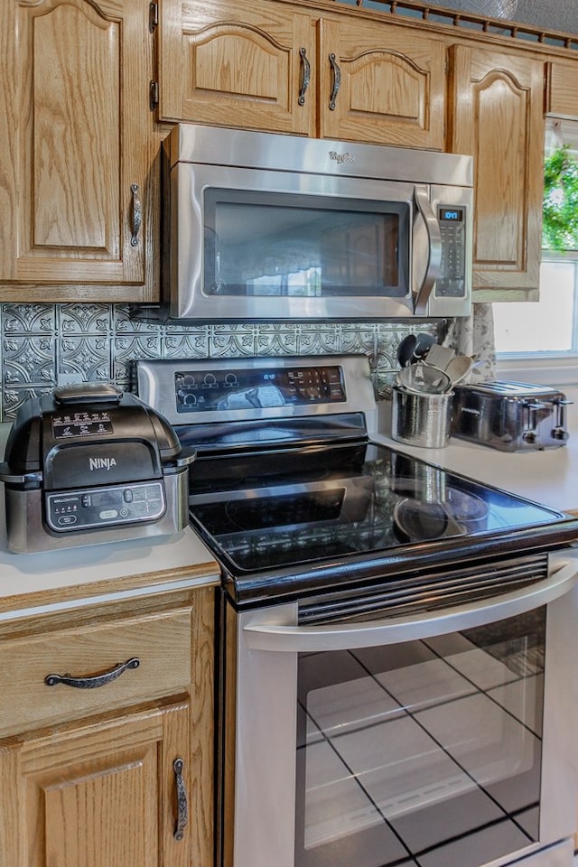 kitchen featuring decorative backsplash and stainless steel appliances