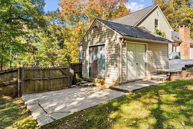 view of outbuilding with a yard