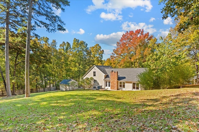 view of front of property with a front lawn