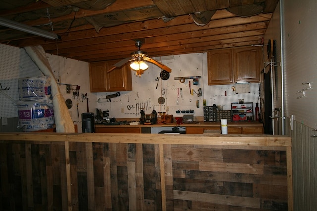 kitchen with ceiling fan