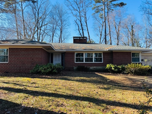 view of front facade with a front yard