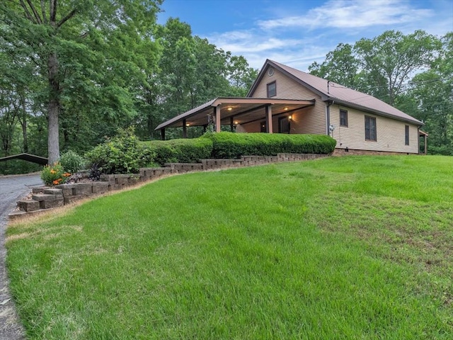 view of front of house with a front lawn and driveway