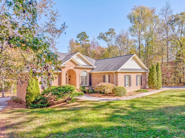 single story home featuring a front yard