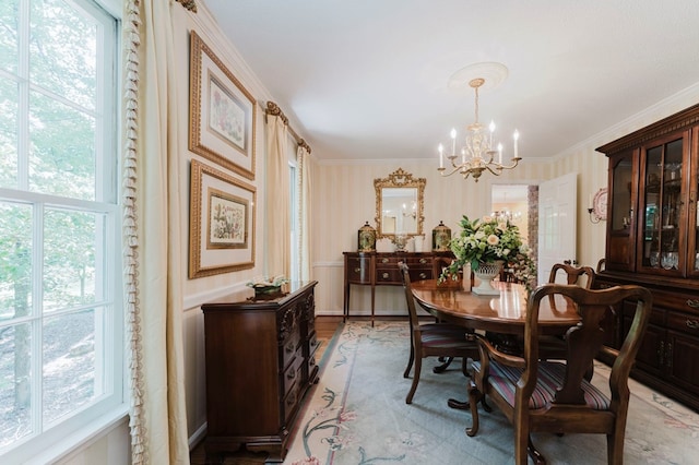 dining room featuring crown molding, a chandelier, and light hardwood / wood-style floors